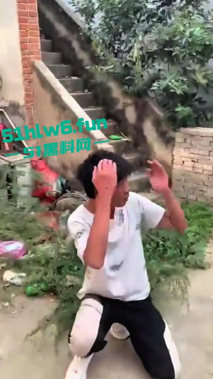 河南南阳暴力事件，精神小伙虐待殴打学生拍下视频炫耀，人神共愤必须重判啊。-7