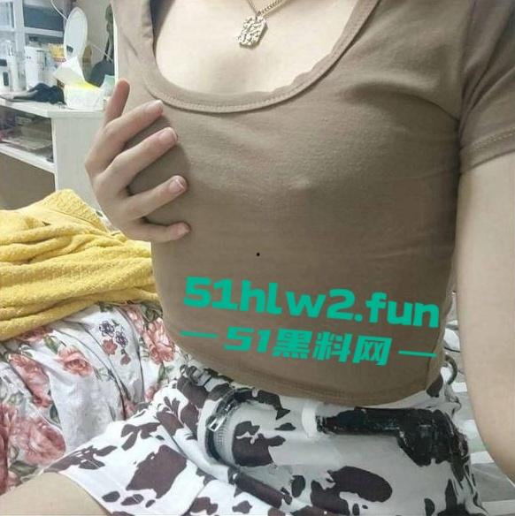 广西南宁反差女教师【柳林依】网上卖弄骚资生活照被扒，性爱视频曝光娇喘淫叫声不断！-2