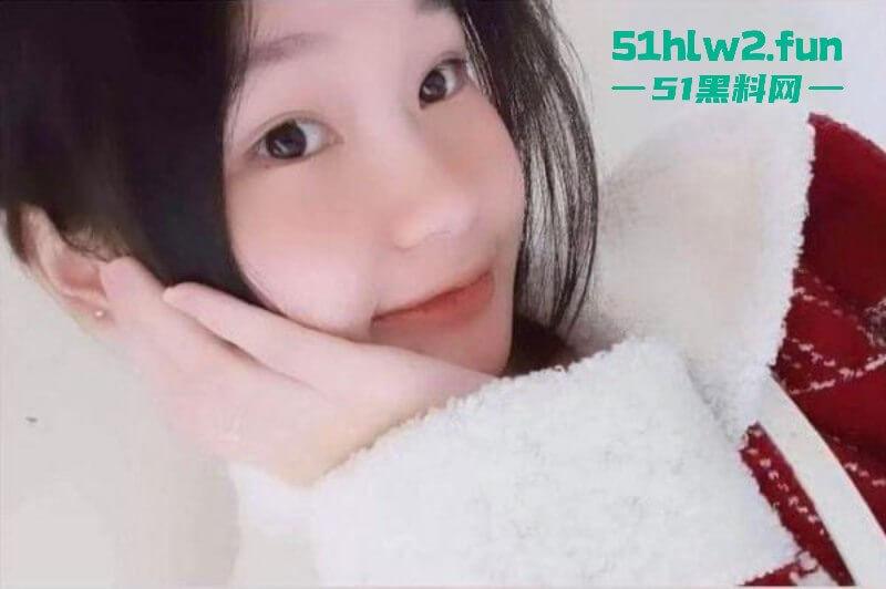 越南萌妹【Jobgg】用HoneyCam和男友玩裸聊自慰捏奶，被男友录屏放网上流出。-2