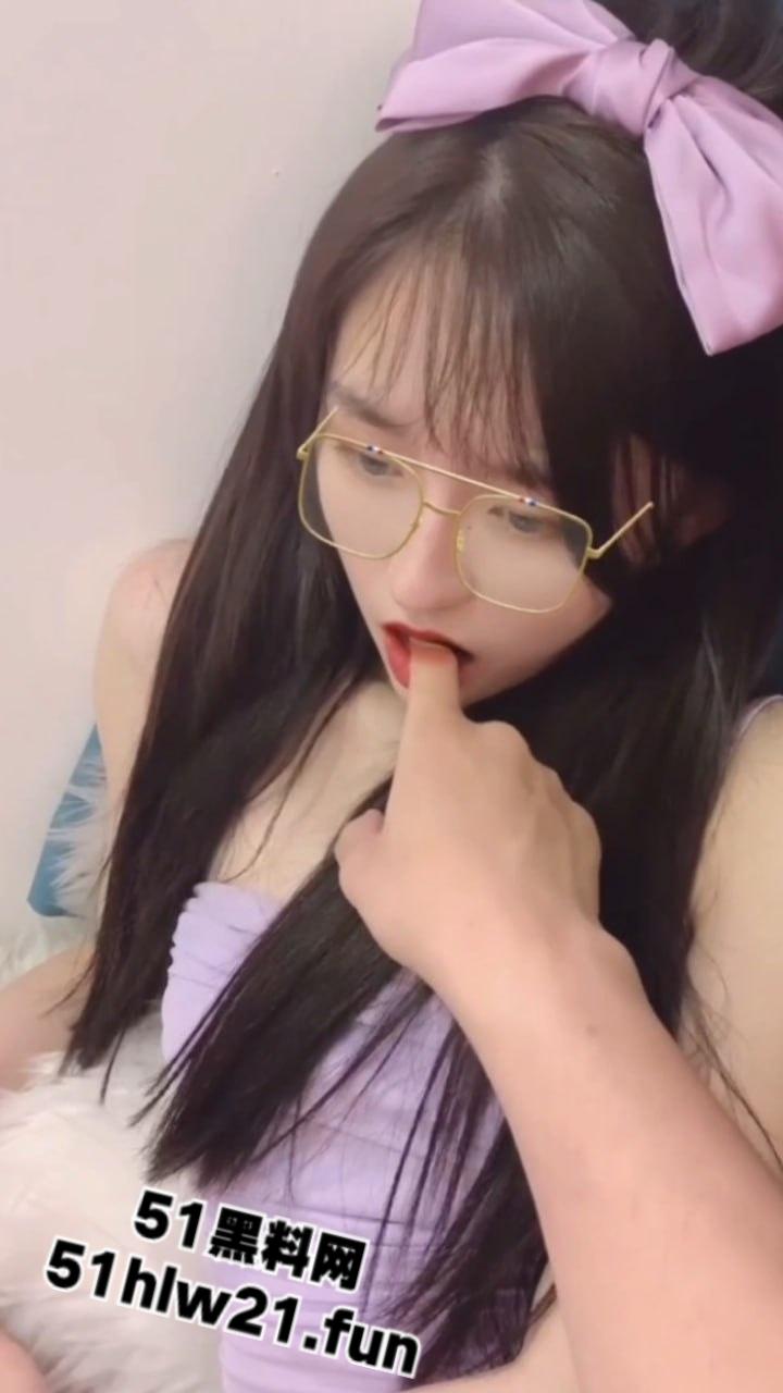 超美玉女91女神【不见星空】火遍全网性感嫩妹，穿性感包臀裙秀修长美腿和口活技巧，肥美翘臀后入太刺激了。-8