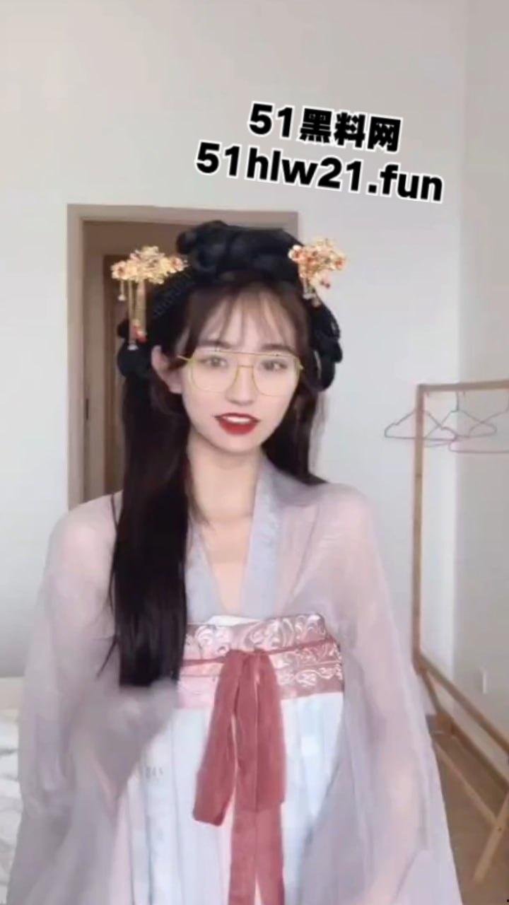 超美玉女91女神【不见星空】火遍全网性感嫩妹，穿性感包臀裙秀修长美腿和口活技巧，肥美翘臀后入太刺激了。-10