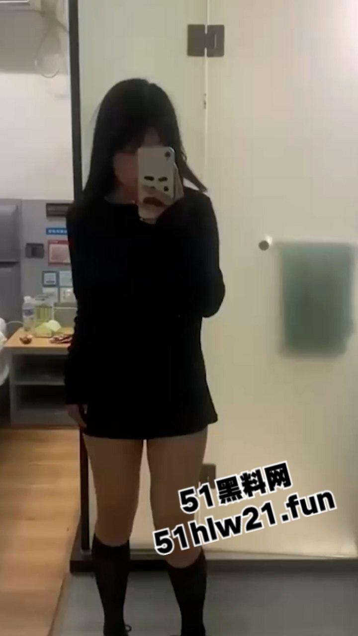 好炮架就该被分享，江西04年清纯嫩妹【王诗齐】淫乱私生活被炮友无情曝光，清纯的外表难掩母狗内心！-6