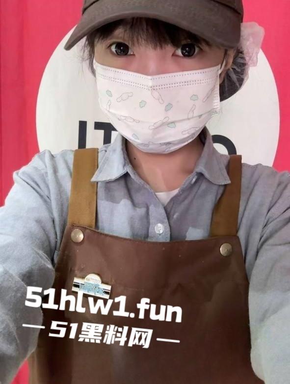 独家曝光！湖北19岁母狗【邵丽燏】库底咖啡营业员，在寝室给主人拍自慰视频做任务小处女被调教成骚母狗！-6