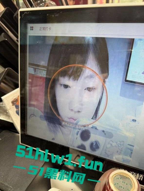 独家曝光！湖北19岁母狗【邵丽燏】库底咖啡营业员，在寝室给主人拍自慰视频做任务小处女被调教成骚母狗！-14