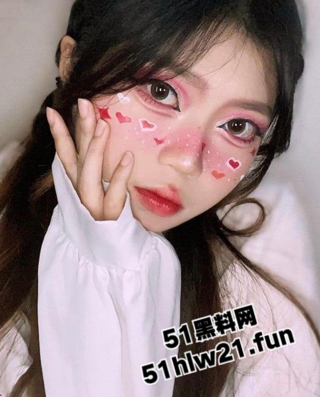 山西大学【王慧琴】高颜值反差骚母狗，性癖特别怪异喜欢粉色尾巴肛塞，已被精心调教成性奴。-1