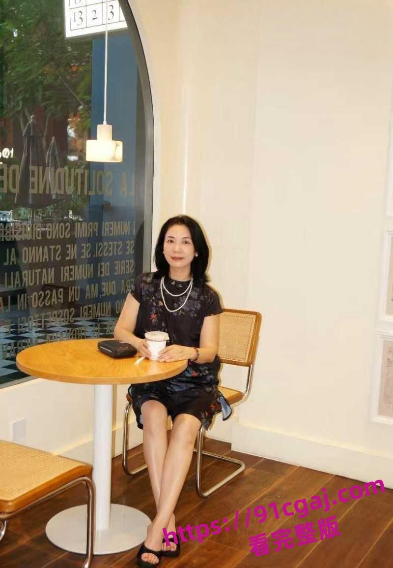 善良的小嫂子瑜伽裤搭配性感白丝白袜 后入狂顶嫂子湿滑敏感宫腔！-1