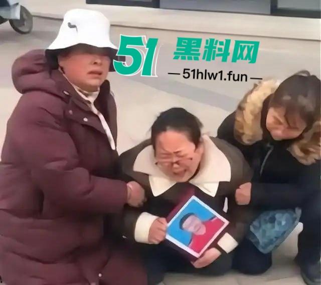 陕西蒲城17岁高三学生坠亡 家长深夜接班主任电话后被学校看管 真相疑点重重引热议！-3