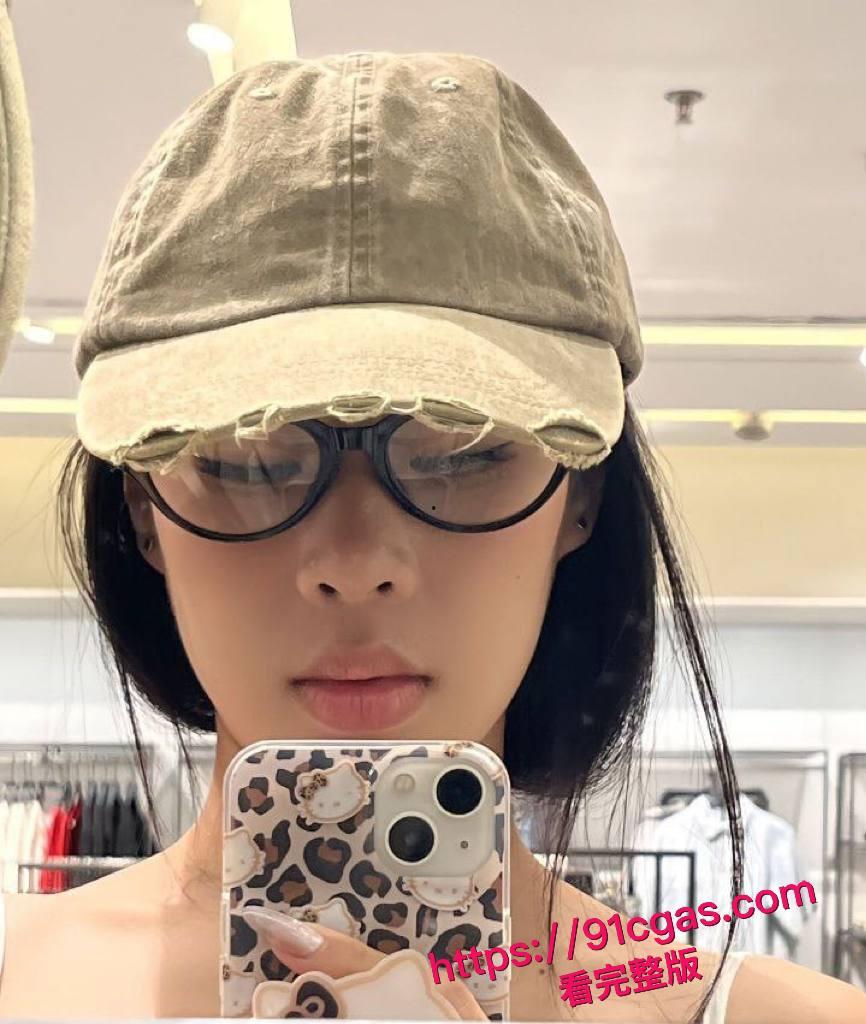 抖音网红oooo3，清纯甜美外表下暗藏狂野欲望！-1