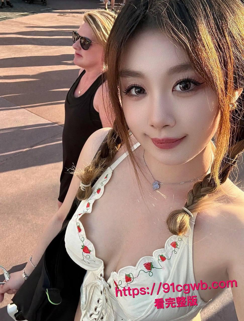 妹妹穿上旗袍勾引哥哥，最终被哥哥在椅上后入狂潮内射满骚穴！-9