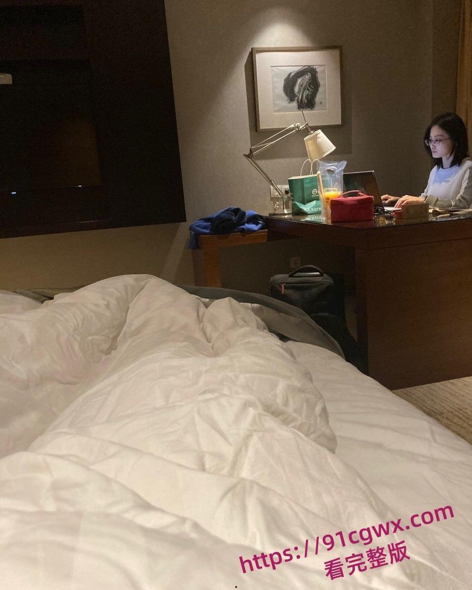 浙江温州顶级白富美刘璐私底化身男友胯下淫魔 深喉口交粗大肉棒 被后入狂肏高潮不断-2