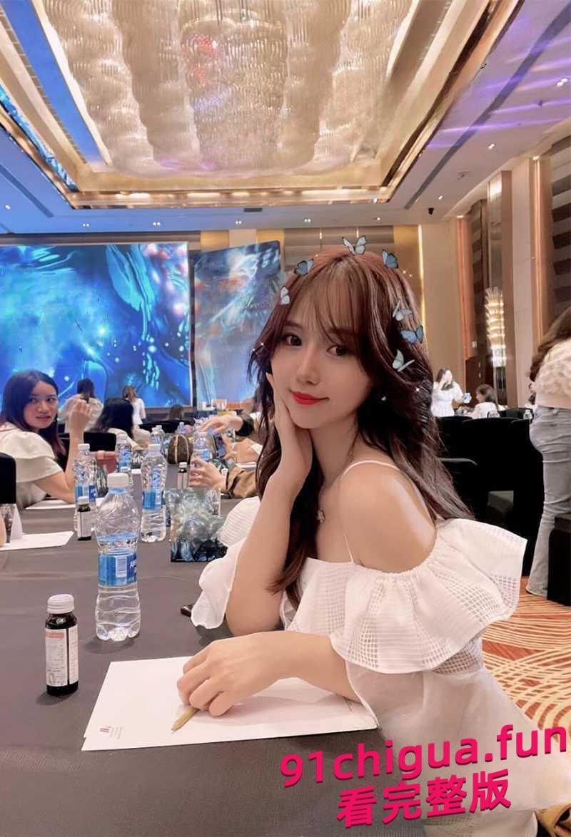 顺德农行职员陈雪莹3P群交视频流出，被两男前后顶操叫声酥麻惹人爱！-5