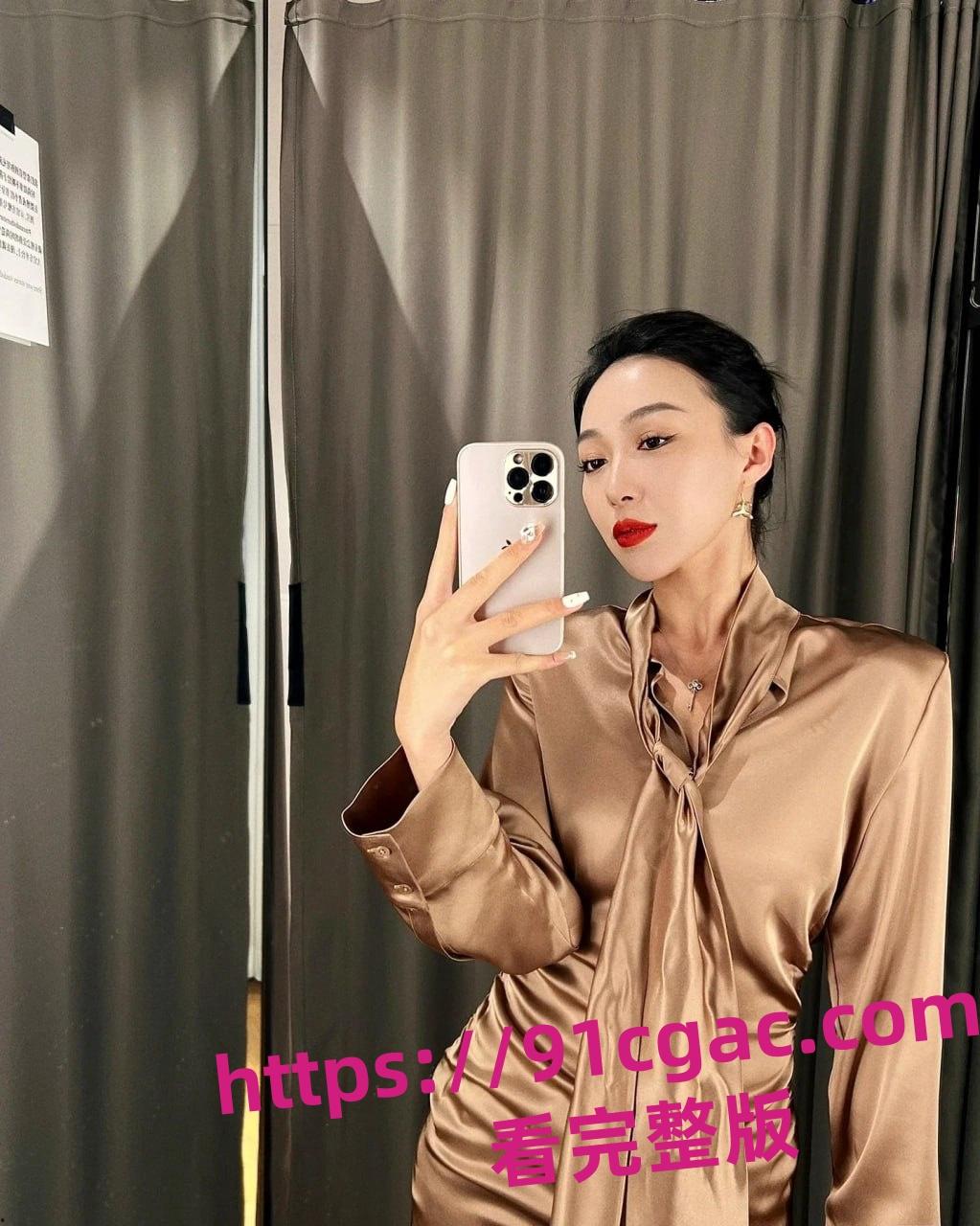 北京招商银行女高管廖飞 气质高雅的知识女性下海卖淫 成熟风韵诱惑十足-4