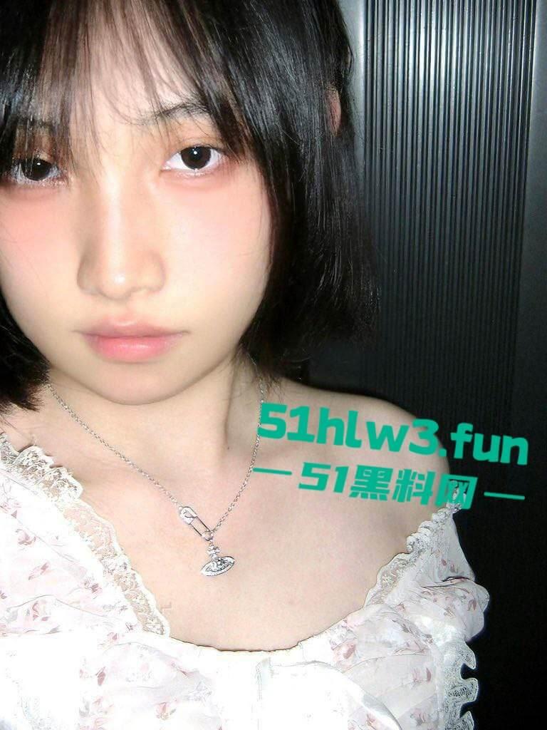 超性感极品学妹【刘文文】长腿翘臀性感骚货，穿黑丝诱惑勾引被金主约到酒店扛腿抽插叫声淫荡。-7