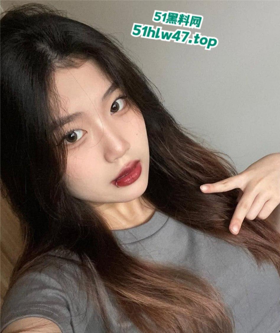 台湾高颜值网红【小网美】早期裸照与发骚视频曝光，没想私下竟然这么爱拍裸照！-2