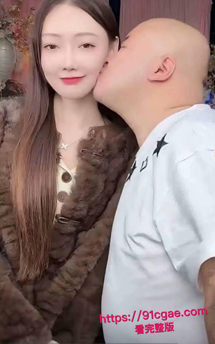 快手千万粉网红老狗被前妻白羽直播曝光 婚内出轨女徒孙佳昕 夜猫KTV聚众淫乱当场口交 录音与视频独家曝光！-5