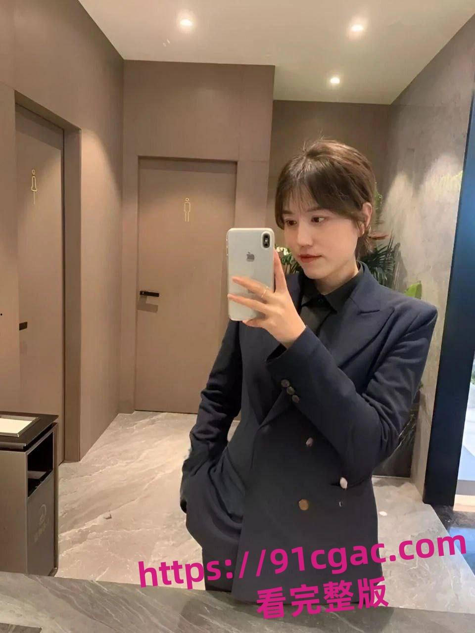 南通楼盘销售惊爆丑闻！93年女销售“骚照+厕所露逼”诱客订房！-1