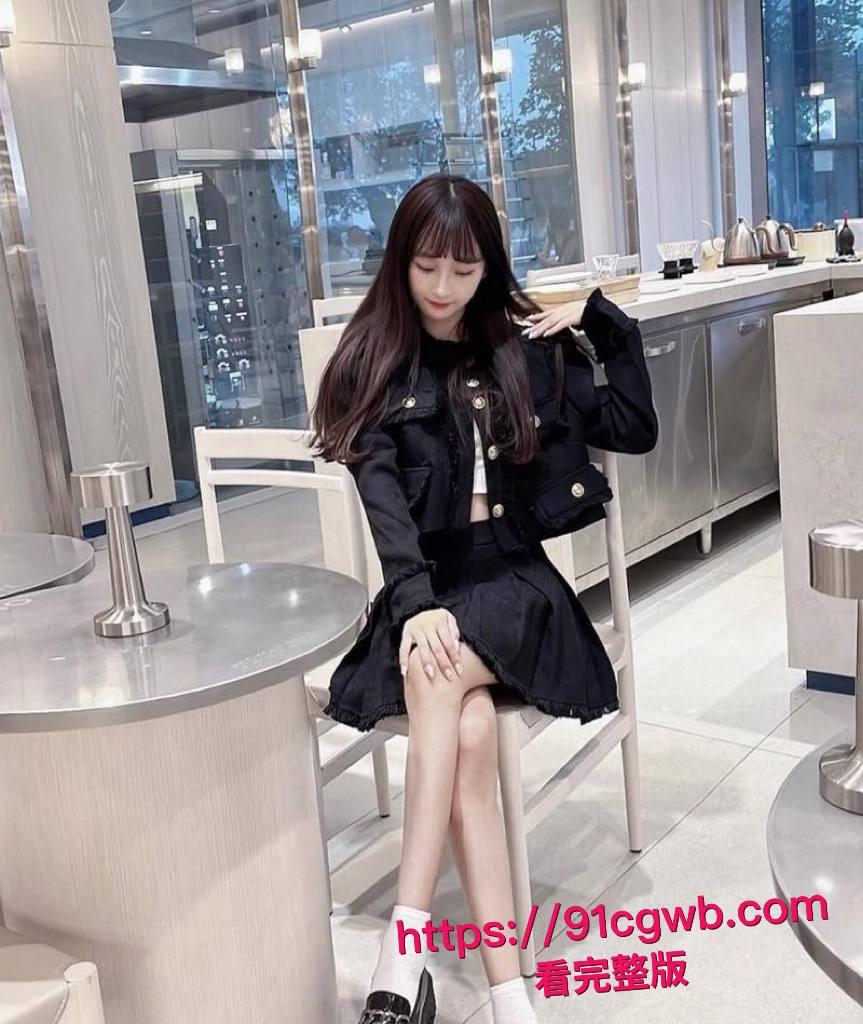 探花经典高清4K神作：黑丝高跟喷水妹沙发激战，敏感体制狂喷水，喷到最后腿都打颤！-12