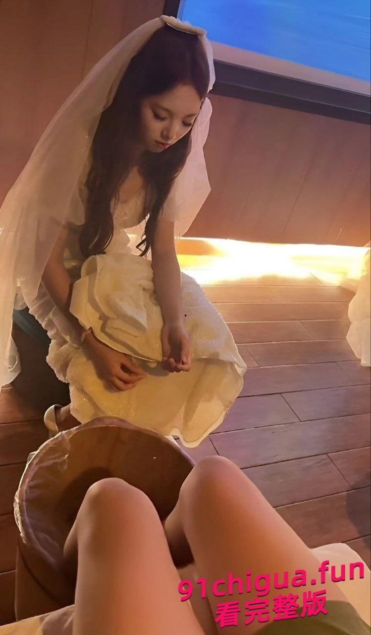 网红新娘足疗技师211 莉莉安 全网浴皇大帝的白月光被大神驱车千里重金拿下 #新娘 #技师 #骚逼-1