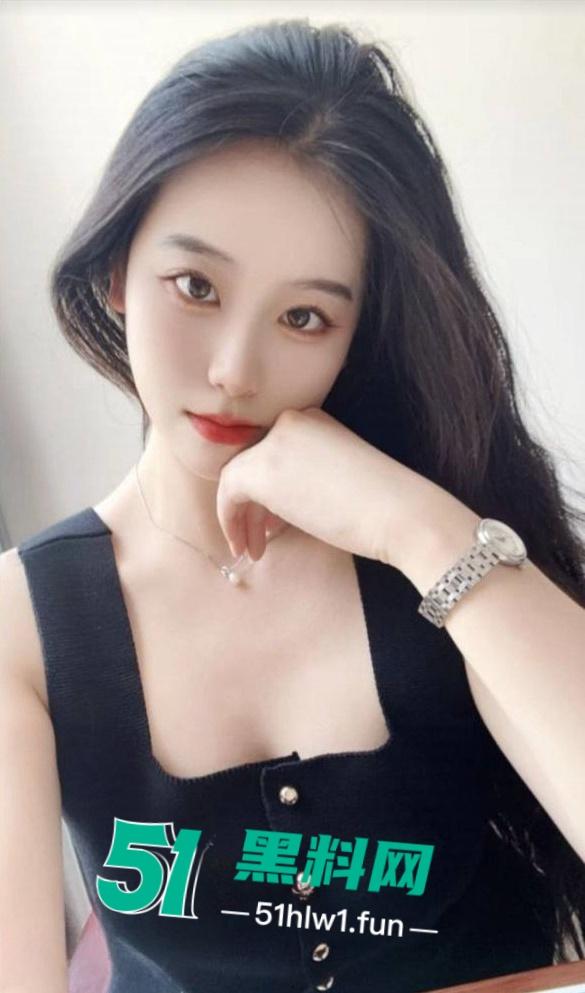 你幻想中的律政佳人，极品颜值身材的实习律师在职场中也是母狗般存在大尺度私拍视频照片流出。-8