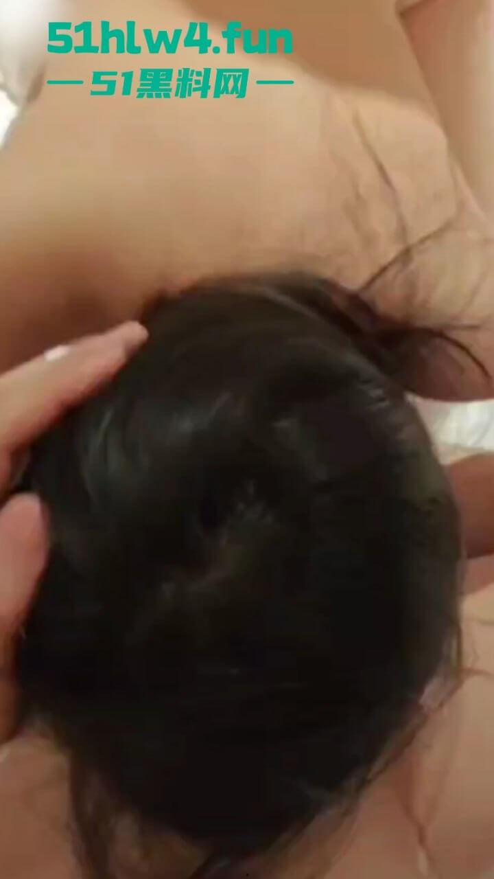 南通金牌售楼小姐【郭智玲】三天卖4套房背后的秘密！看房就发裸照买房就送逼，只要钱到位3P内射任意玩。-6