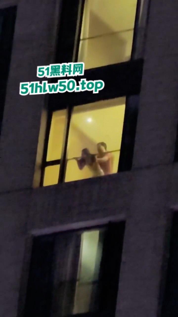 广州萤火虫漫展是好文明【荞麦甜甜茶】D座江边不拉窗帘激战，上万人围观拍照完整视频流出！-8