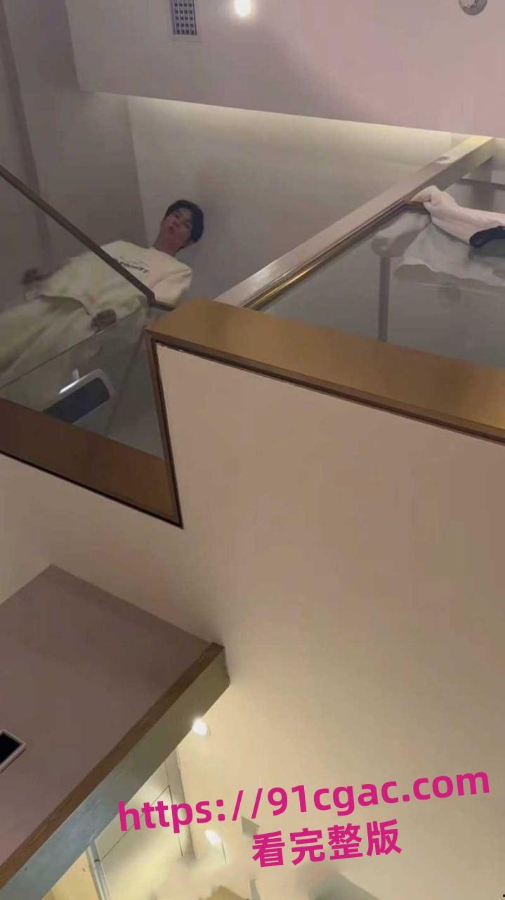 短剧演员金浩鹏被女友曝光不仅骗钱约炮 还四处撩妹脚踏多只船 不雅视频流出-8