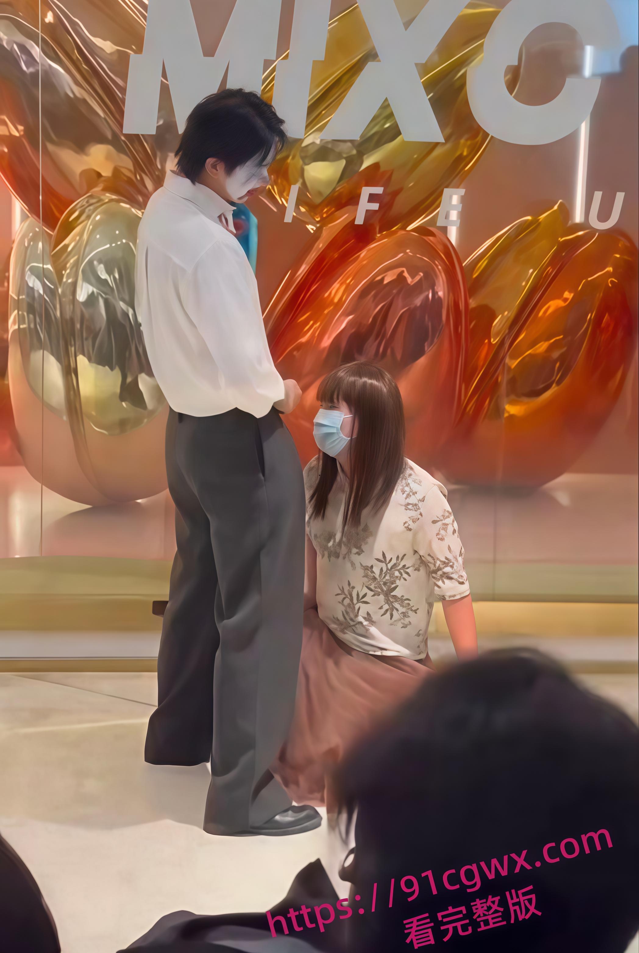 杭州湖滨银泰in77万圣节恶趣味Cos南京红姐当众表演不雅行为 被警察迅速铁铐拖走-5