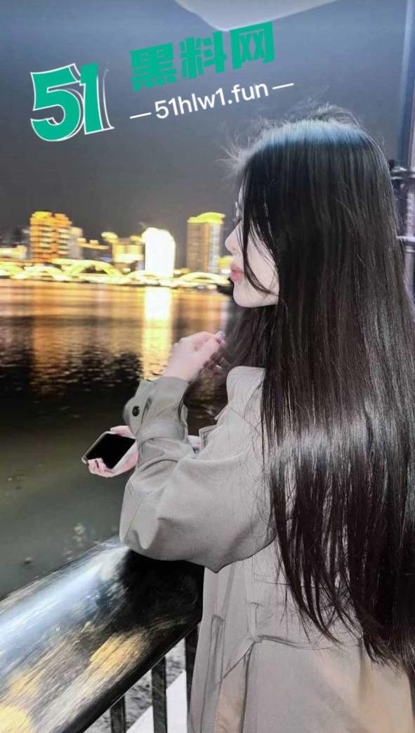 厦门反差婊【刘欣语】神似王祖贤的御姐气质，约酒吧帅哥打炮5分40秒啪啪性爱视频流出。-7