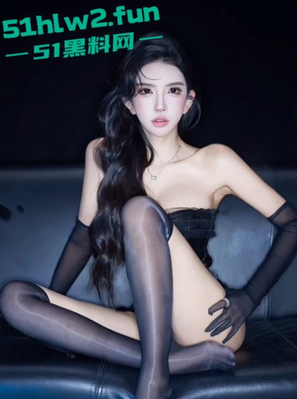 抖音【赵舒琪】约炮视频炸锅，16万粉的网红骚到飞起，自摸加啪啪，土到掉渣还挺上头！-3