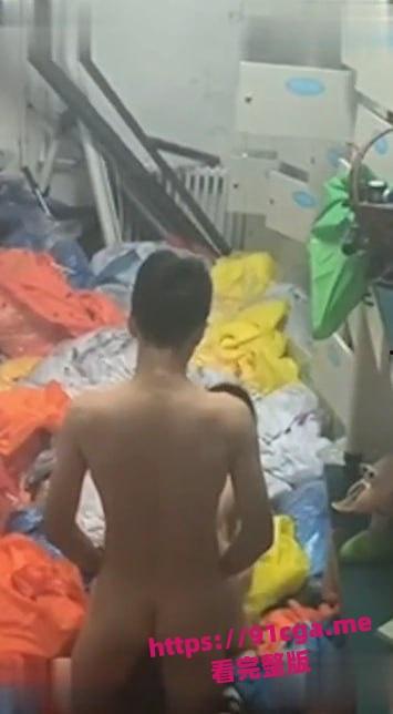 大连市第二十四中学学生仓库做爱被偷拍-2