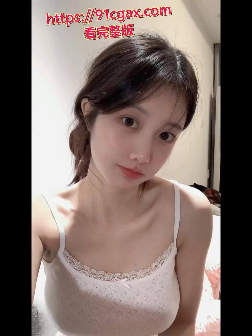 抖音22万粉丝网红羊羊羊各种制服拍摄，场面极其炸裂-4