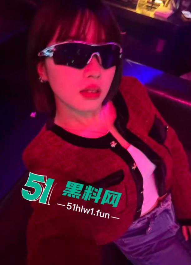 抖音短发【恶毒小姨】直播走光，忘关摄像头换衣全过程曝光，封号后又重新开播，居然还是这套路！-5