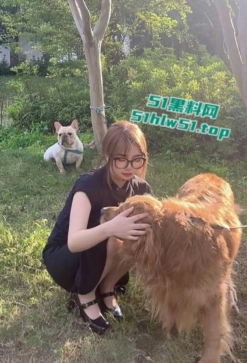 贵阳甜妹【李成乔】不雅视频流出，C杯骚女被炮友无套爆操，多毛蝴蝶逼淫水狂流！-3