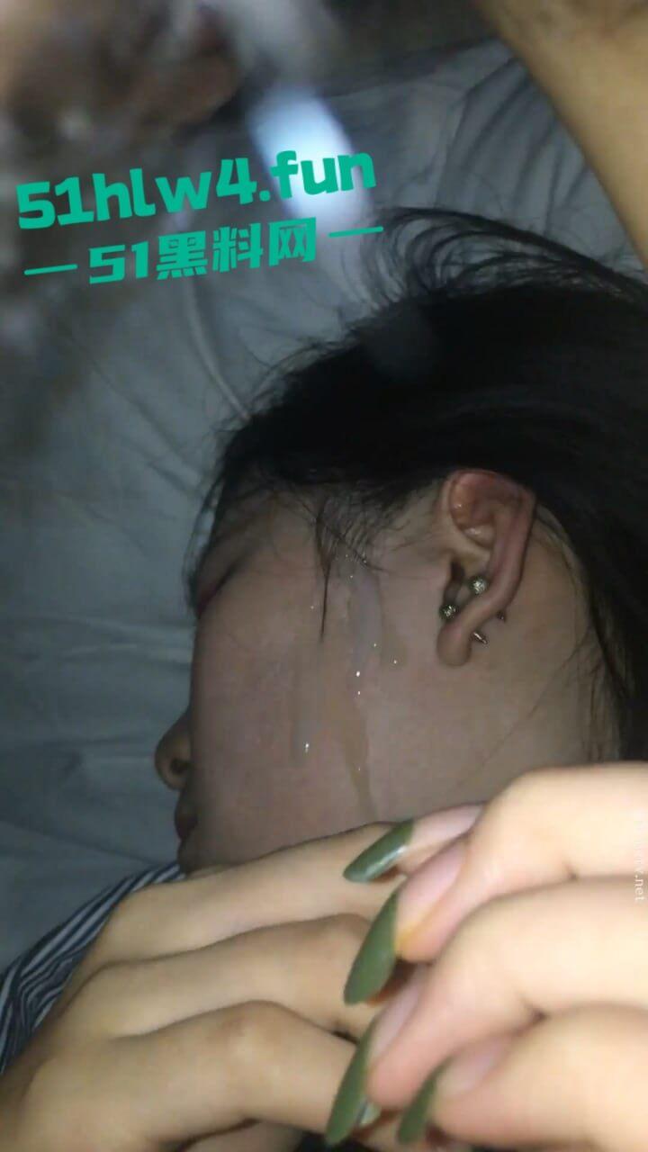 迷奸重庆房产女销售，良家人妻【梁柯琳】为了卖房陪客户吃夜宵竟被下药后迷奸 全程视频流出。-2