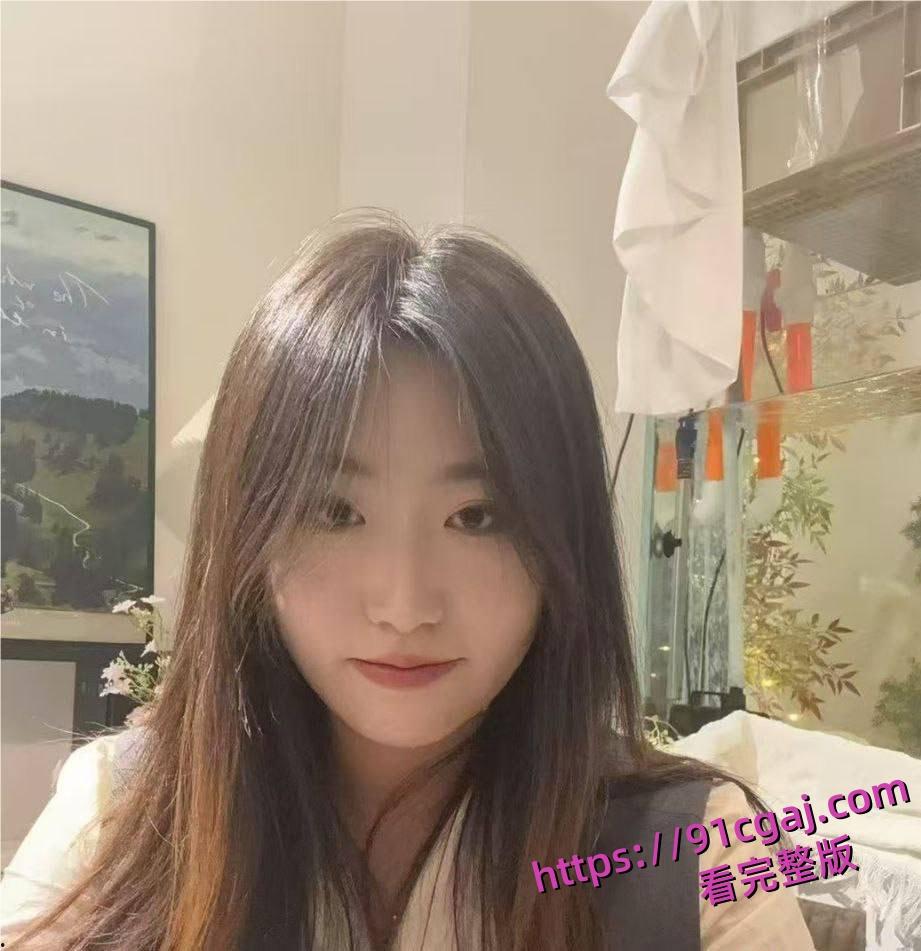 江苏反差小骚货张馨茹男友前脚出门不在家就跟网友裸聊约炮被爆出黑历史-3