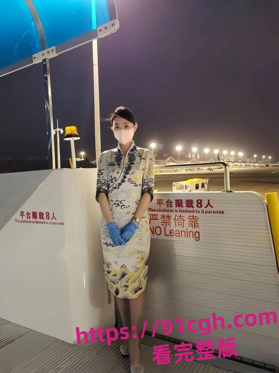 海南航空骚逼 海航阮姐 粉丝接机撕开丝袜被揉捏着阴蒂 抽插着小穴-1