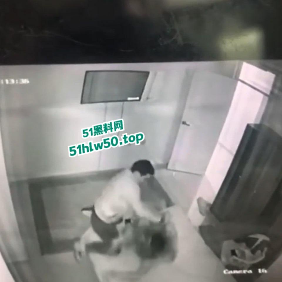 真实偷情捉奸杀人现场，狗男女酒店偷情被老公发现闯入，酒店监控偷拍到惊悚一幕当场刀杀两人！-6