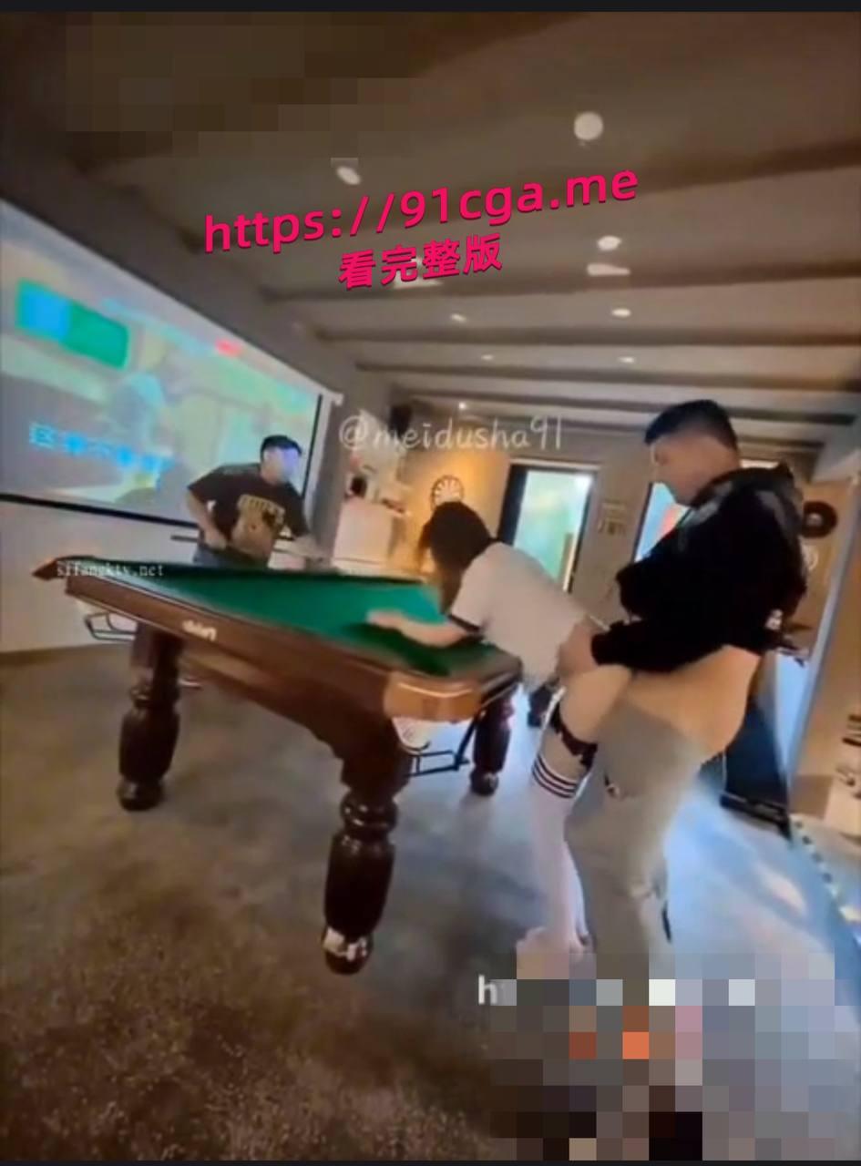台球助教女神美杜莎 台球厅被干！长筒袜遭遇非人凌辱还是3P一起上-1
