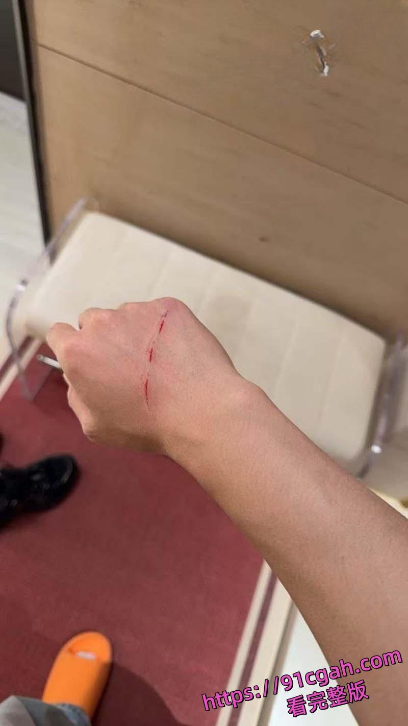 厦航空姐艾淼长期PUA男友 恋爱期间多次出轨还拍做爱视频 男友不光绿帽戴到起飞-3