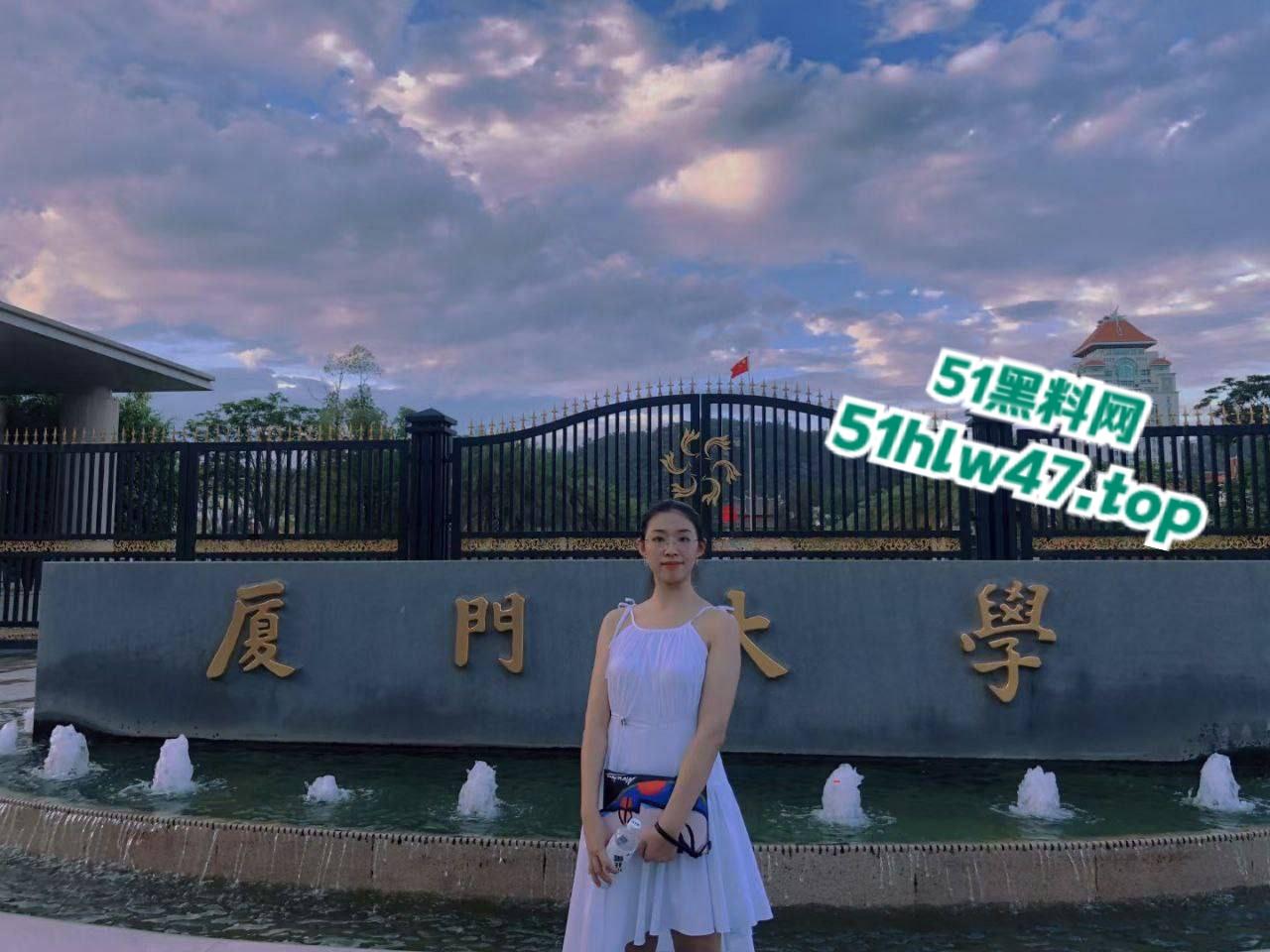 厦门大学财经学院，美女辅导员【廖若樟】照片被贴在公共厕所，校园网爆出自慰视频。-7