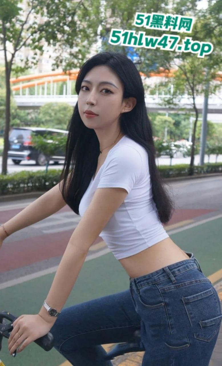 艺术书法系【黎老师】白天是知性气质女教师，晚上穿上女仆吃鸡吧挨操，这反差程度真无人能敌了吧？-4