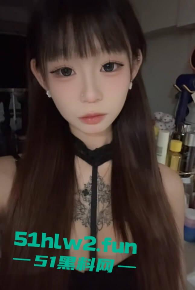 榜一大哥的专属尤物，抖音爆乳萝莉网红【小姜姜】自慰视频流出，白虎粉鲍奶子纹身，情人节给兄弟们送福利！-2