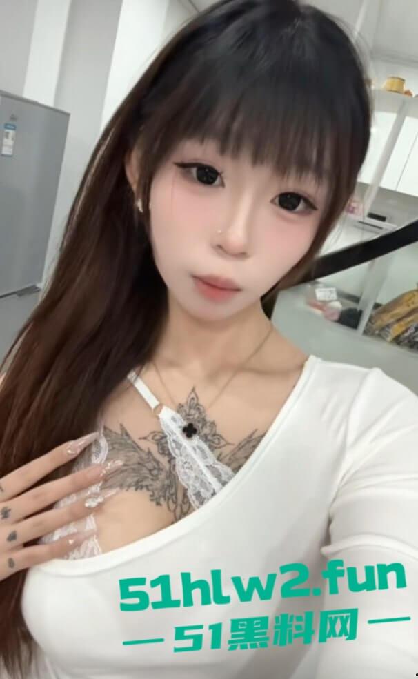 榜一大哥的专属尤物，抖音爆乳萝莉网红【小姜姜】自慰视频流出，白虎粉鲍奶子纹身，情人节给兄弟们送福利！-9