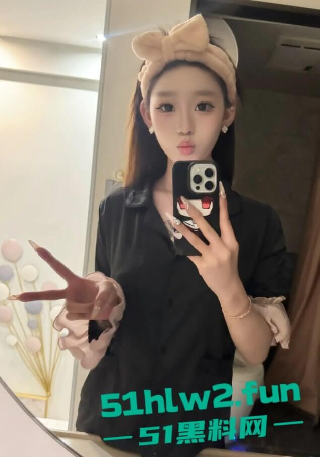 榜一大哥的专属尤物，抖音爆乳萝莉网红【小姜姜】自慰视频流出，白虎粉鲍奶子纹身，情人节给兄弟们送福利！-10