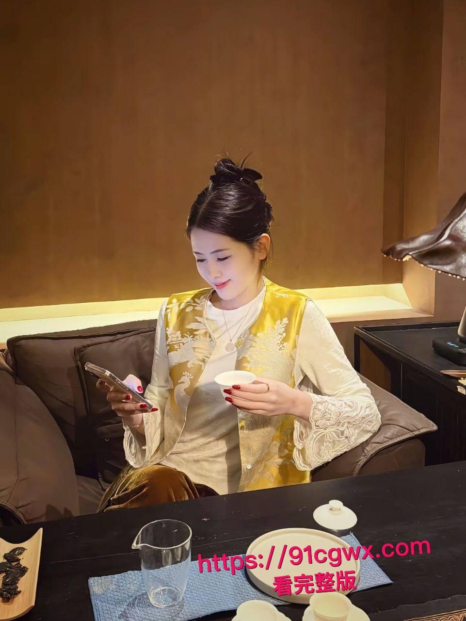 河北唐山富家女周昕雯床战男友全记录：翘臀狂骑大鸡巴榨汁，深喉吞精变身骚货女王，富家女私下浪到骨子里！-4