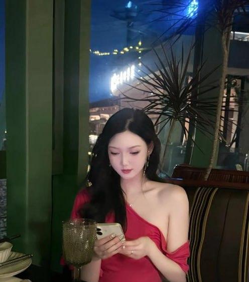 【云南】清纯美女 十三妖 性爱视频曝光 深情舔屌口活一流 翘臀遭猛烈打桩 惨叫连连-3