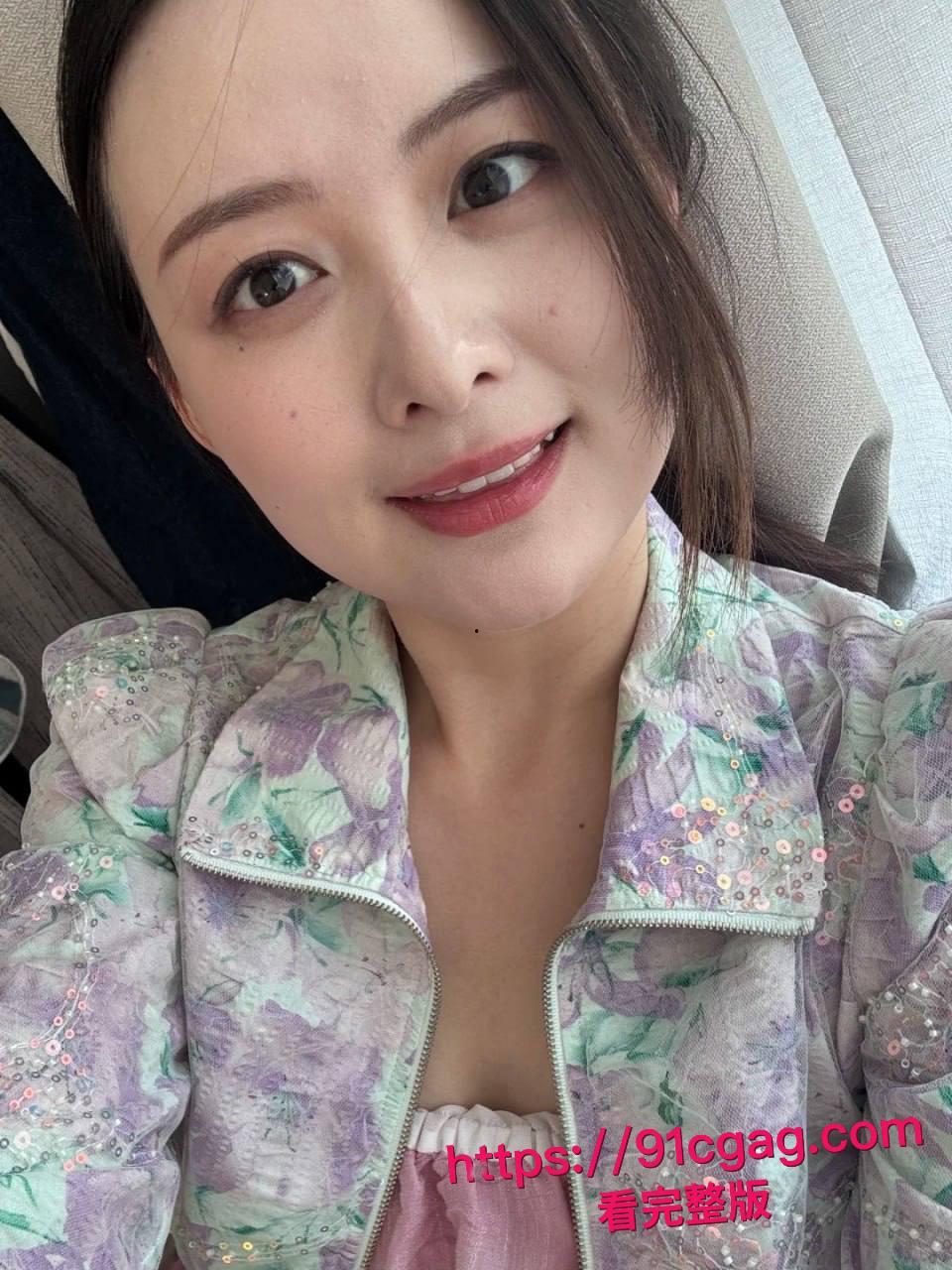 真实迷奸！迷翻酒吧认识的出来寻找刺激的极品少妇，叫上好兄弟一起无套玩弄爆操她！-2