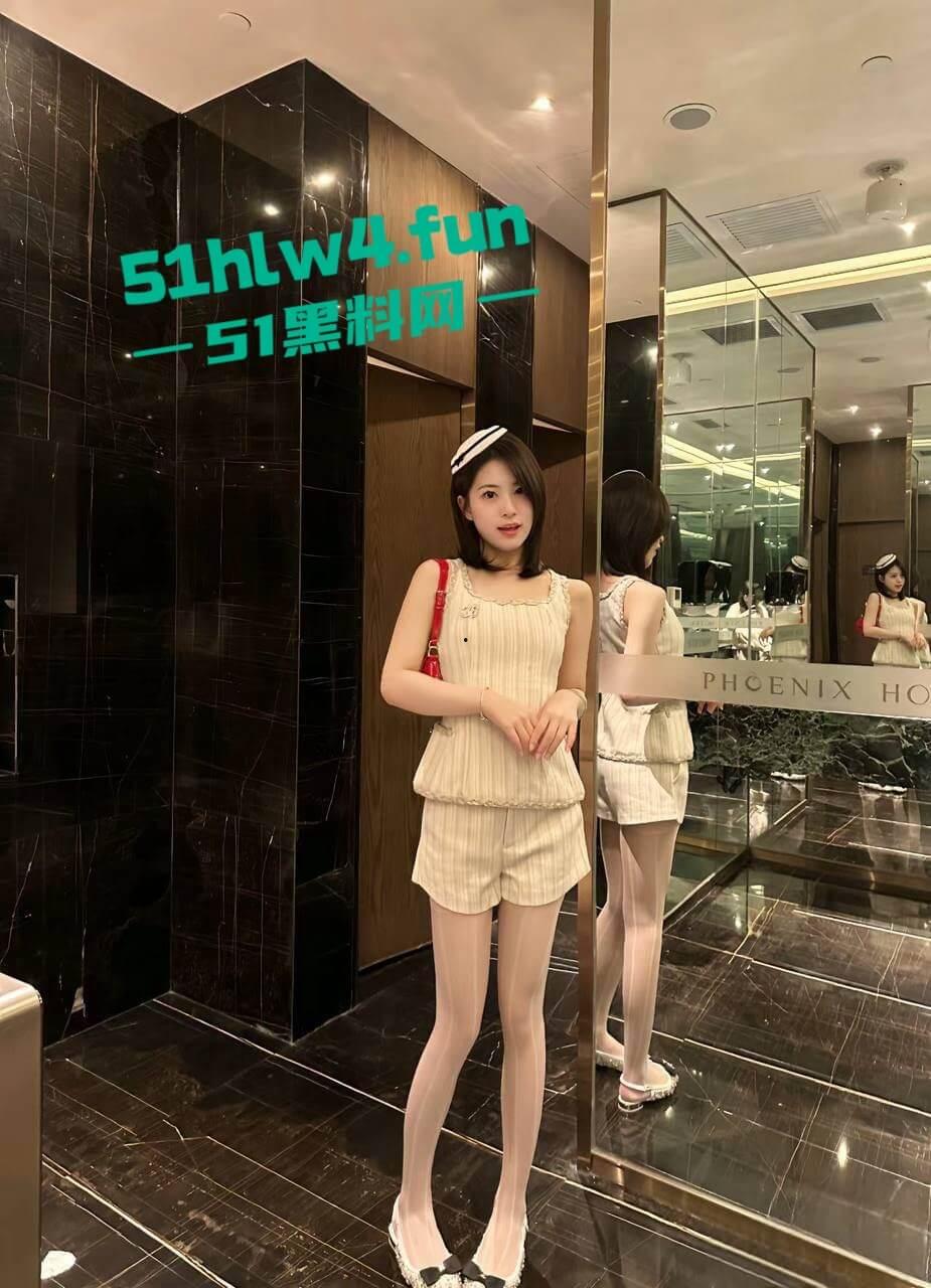 青岛电影学院【王伊诺】河南郑州的骚母狗，认识假富二代各种装逼炫富，做爱视频被曝光。-3