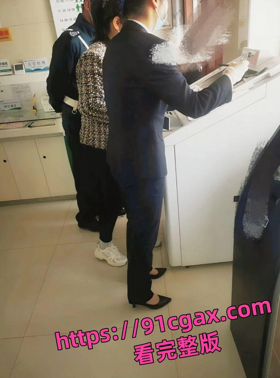 理财经理为了拉大额存款 自己送上酒店被大哥凌辱内射-6