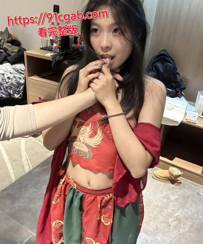 福建清纯学妹王溥心，惊呆一众网友！这位外表甜美、拥有精致五官和马甲线好身材的女大学生性爱视频曝光-4